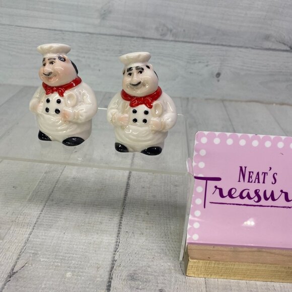 Vintage Italian Bistro Fat Chef Red Scarfs Ceramic Salt And Pepper Shaker Set - Picture 1 of 13